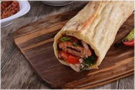 Pittig gekruid lamsgehakt van de houtskoolgril